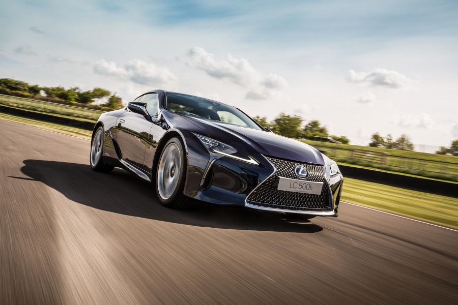  Lexus LC500h 2017 года  (UK) (фото 4 из 41)